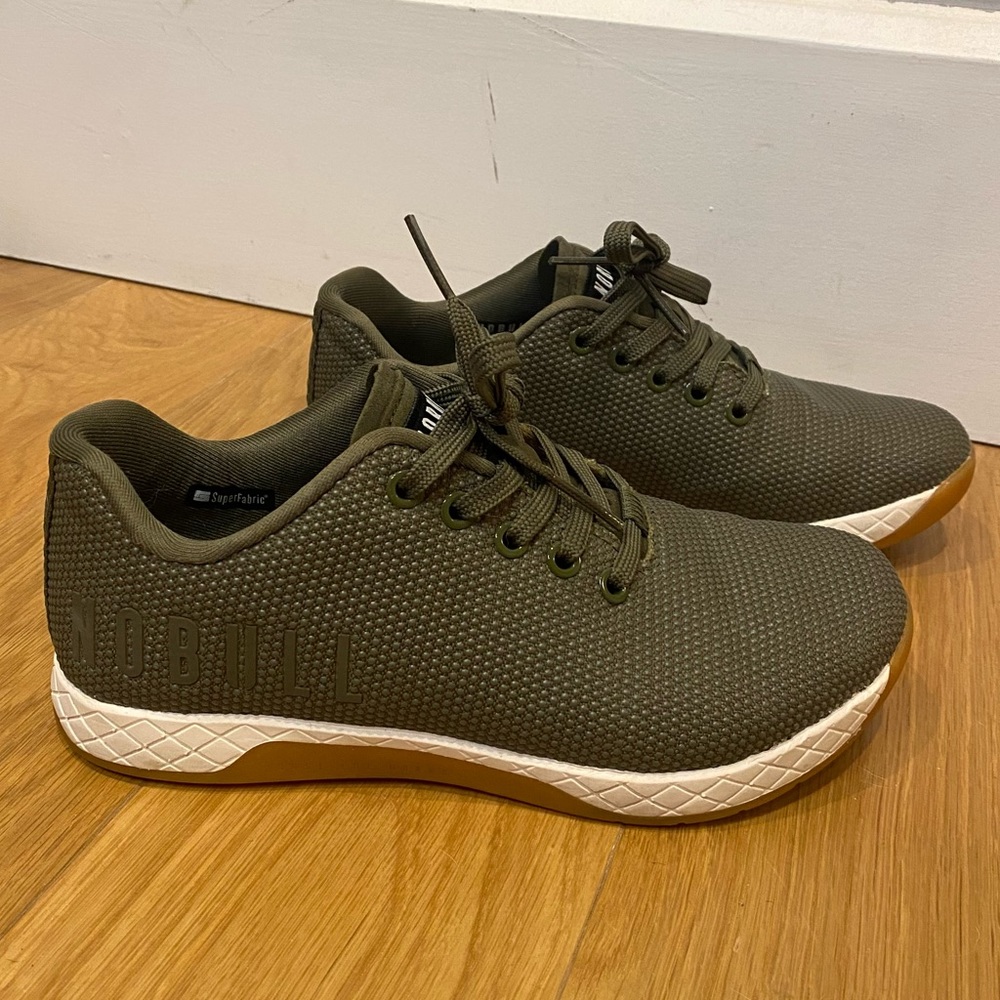 Nobull trainers in army green 💚 👟